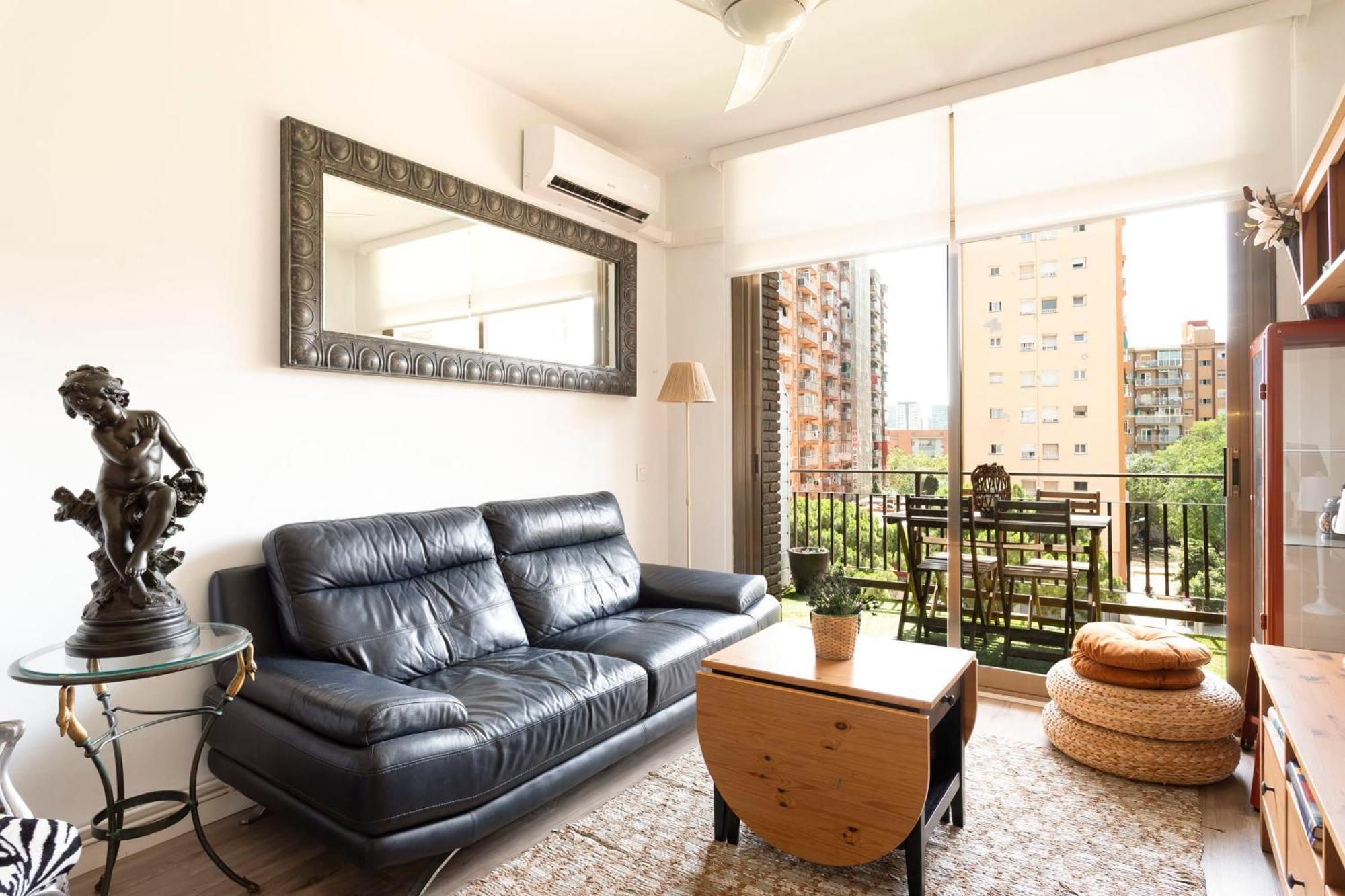 Cozy Apartment Near Fira Gran Via With Ac L'Hospitalet de Llobregat Luaran gambar