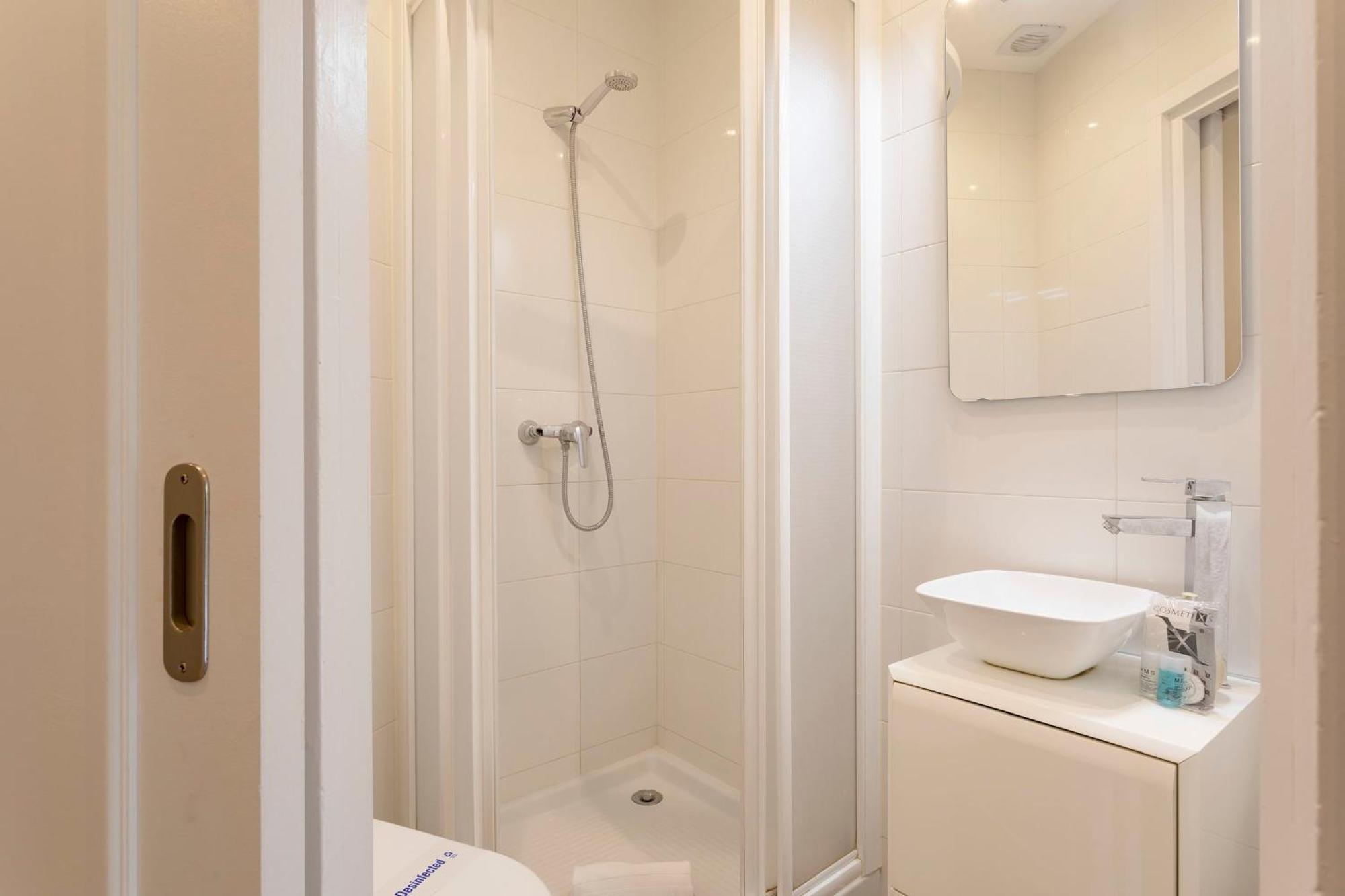 Cozy Apartment Near Fira Gran Via With Ac L'Hospitalet de Llobregat Luaran gambar