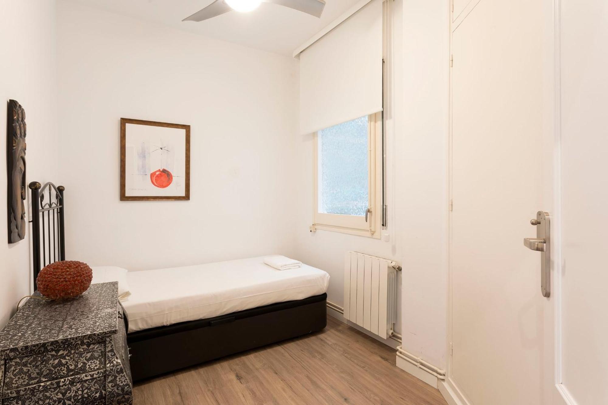 Cozy Apartment Near Fira Gran Via With Ac L'Hospitalet de Llobregat Luaran gambar